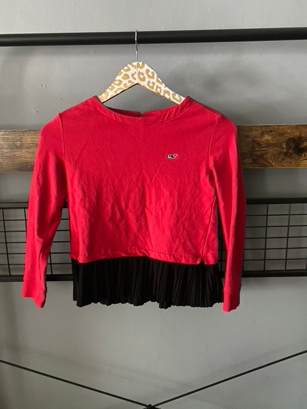 Vineyard Vines Girls Ruffle Bottom Top | Size Medium